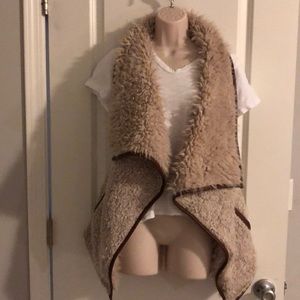 Love tree fur vest size small excellent condition